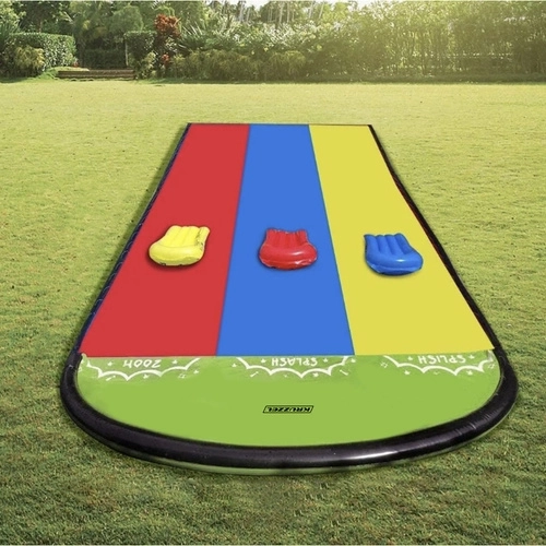 Wasserrutsche mit Fontäne für Kinder