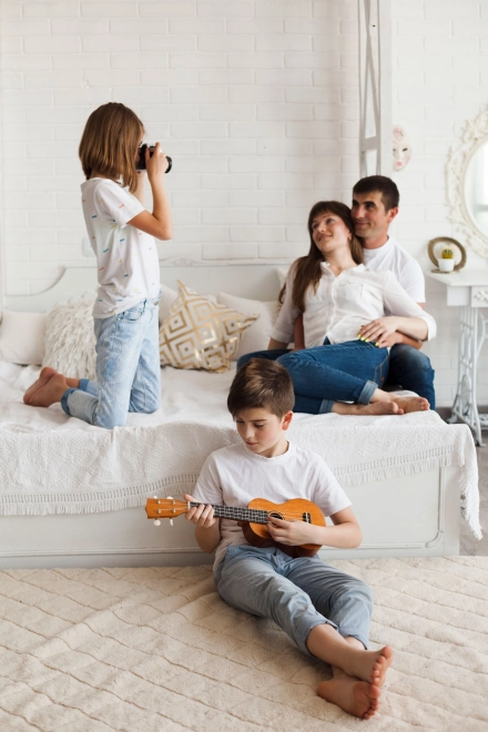 Kinder-Holz-Ukulele-Gitarre mit 4 Nylonsaiten