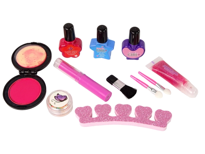 Komplettes Make-up und Maniküre in einem
