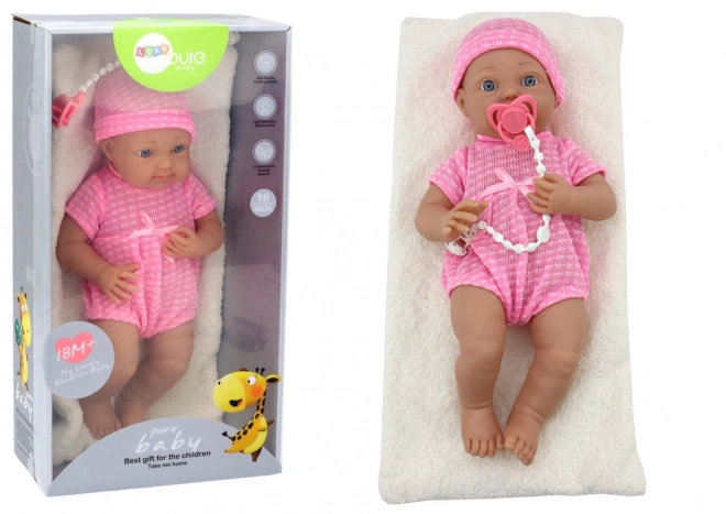 Puppenbaby im Rosa Outfit mit Mütze und Schnuller