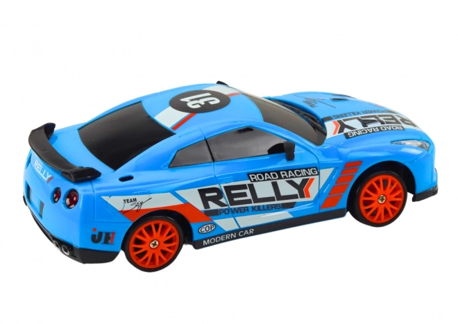 Ferngesteuertes Sportauto mit Wechselrädern in Blau
