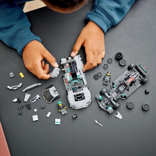 Lego Speed Champions Mercedes-AMG F1 W12 E Performance und Mercedes-AMG ONE Baukasten