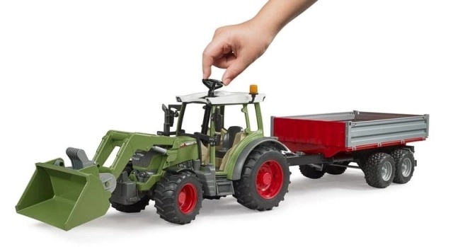 Fendt Vario 211 Traktor mit Frontlader und Kippanhänger