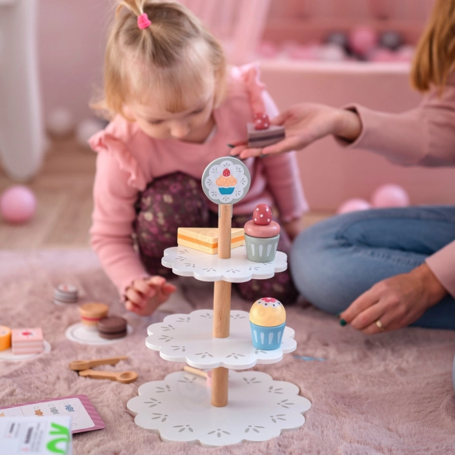 Holzständer mit Kuchen für Kinder