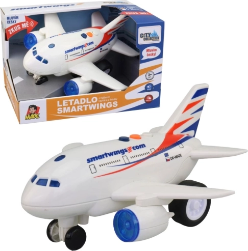 Smartwings Flugzeug mit Ansage von Kapitän und Stewardess