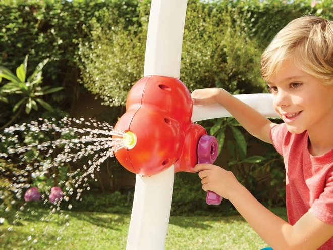 Kletterturm mit Wasserrutsche