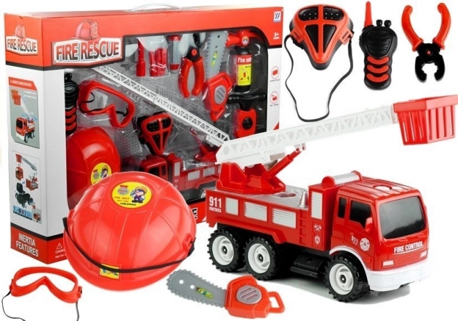Set mit Feuerwehrwagen, Helm und Werkzeug für Kinder