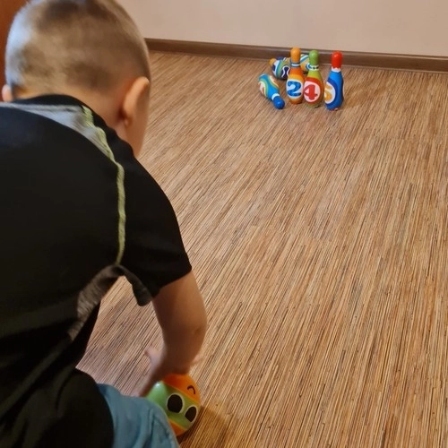 Großes buntes Kegelspiel für Kinder