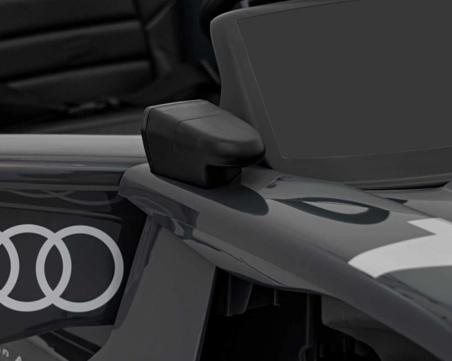Audi RSQ E-TRON Fahrzeug Grau