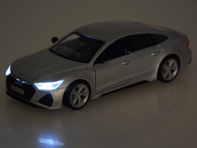 Metallauto Audi RS 7 Sportback Modell 1:35 mit Licht- und Soundeffekten