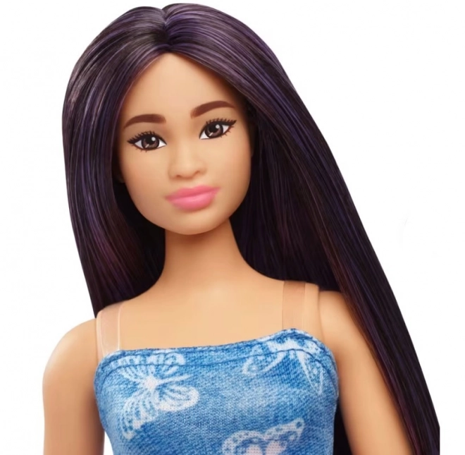 Barbie Puppe in blauen Kleidern mit Schmetterlingen