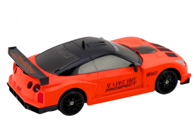 Ferngesteuertes Sportauto mit Wechselrädern in Orange