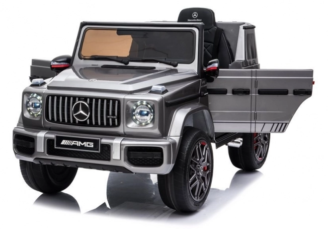 Silberner Mercedes G63 AMG Elektroauto für Kinder