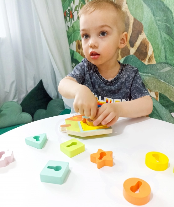 Holzpuzzle mit Türschlössern