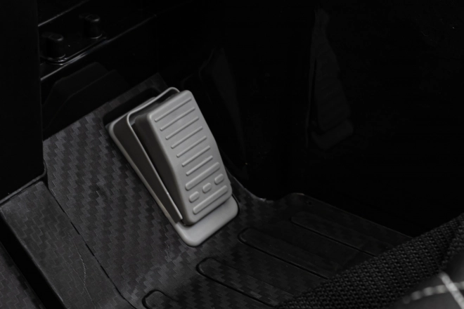 Mercedes AMG G63 für Kinder schwarz + Fernbedienung + MP3 LED + langsamer Start + EVA + Gurte