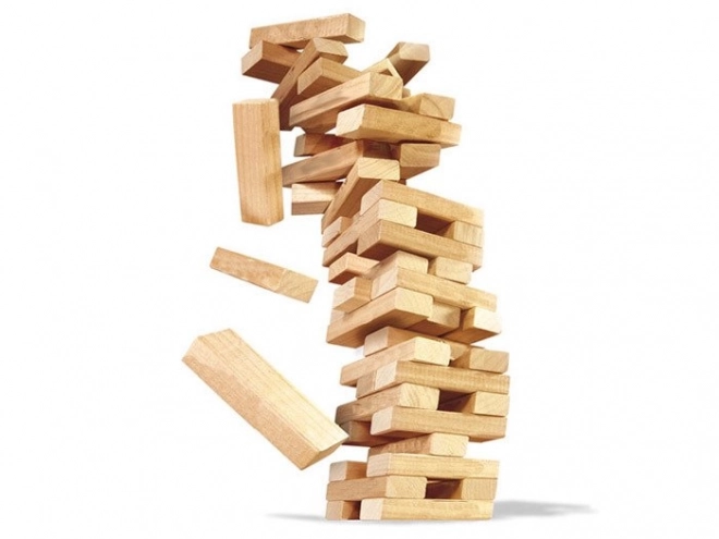 Schwebender Turm aus Jenga Holzklötzen