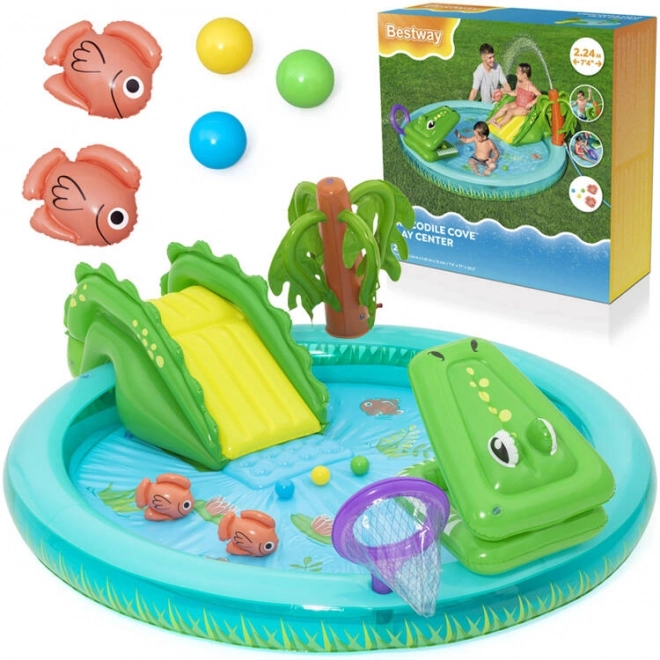 Drachen-Spielplatz mit Rutsche und Sprinkler
