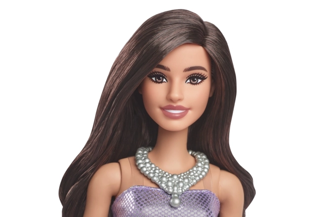 Barbie Model mit lila Ballonkleid
