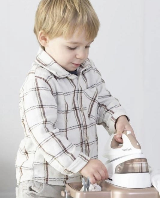 Tefal Kinderbügelbrett mit Bügeleisen und Dampfgenerator