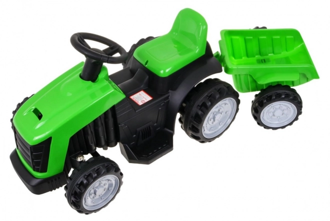 Grüner Traktor mit Anhänger