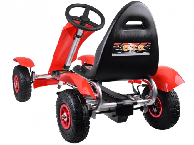 Sportlicher grüner Tretauto-Kart mit aufblasbaren Rädern