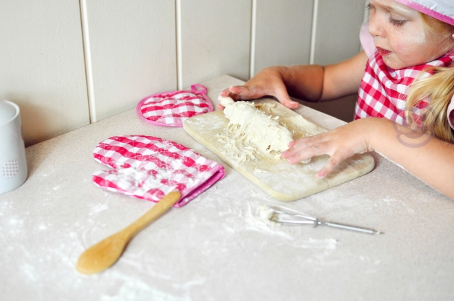 Woopie kleines kochset mit küchenschürze und küchenzubehör