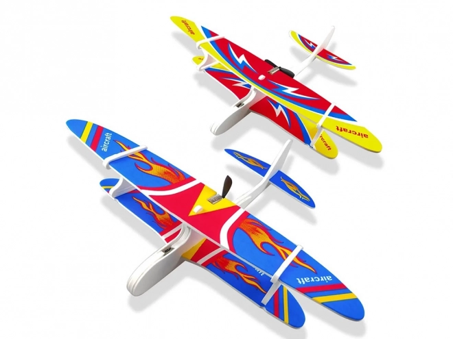 Leichtes Leuchtflugzeug mit Elektromotor