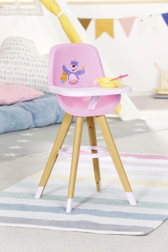 Geräumiges Tischchen zum Füttern und Kreativsein