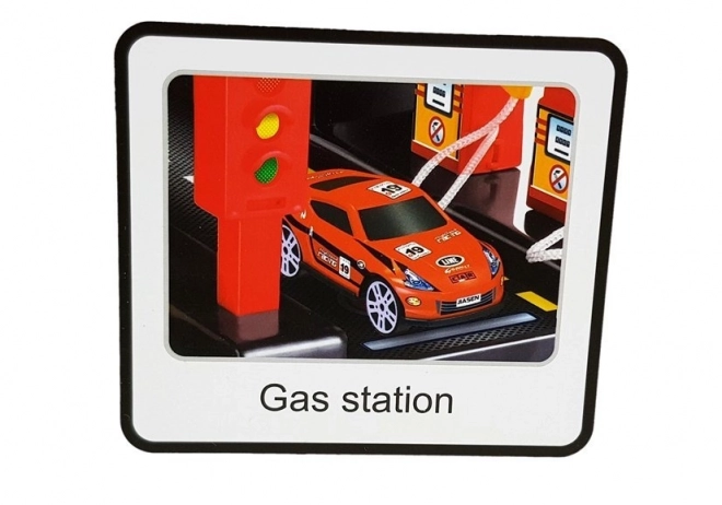 5-stöckiges Parkhaus mit Lichtern und Aufzug