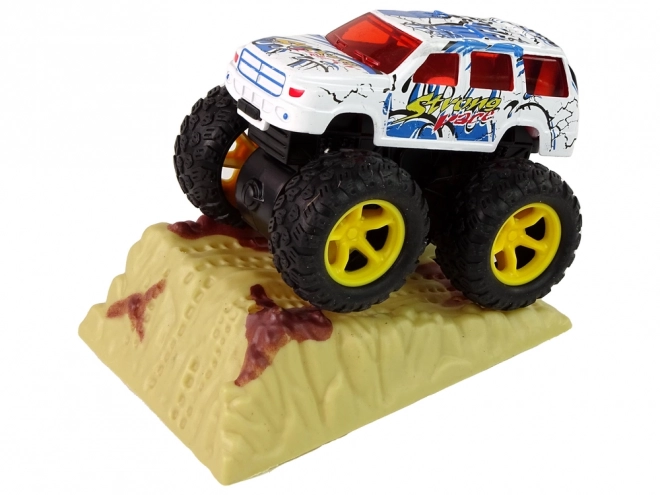 Monster Truck Spielzeugauto mit Rückziehantrieb und Sprungrampe