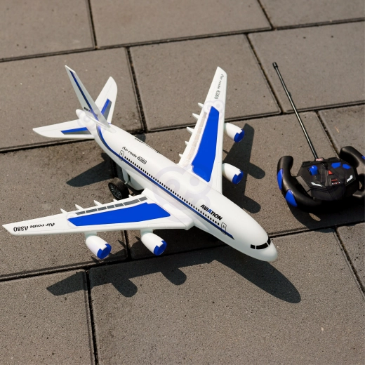 Realistische Details und funktionsfähiges Fahrwerk