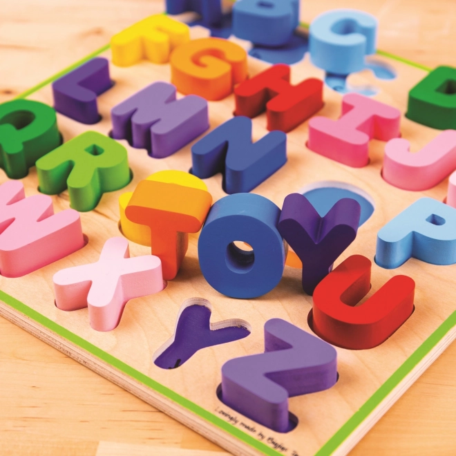 Großbuchstaben-Puzzle aus Holz für Kinder