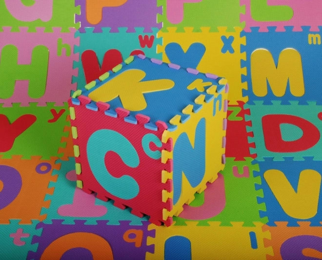 Bunte Schaumstoffpuzzle Buchstaben für Kinder