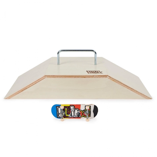 Tech Deck Holzrampe mit Fingerboard