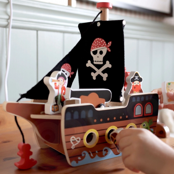 Holzpiratenschiff mit Figuren von Tooky Toy
