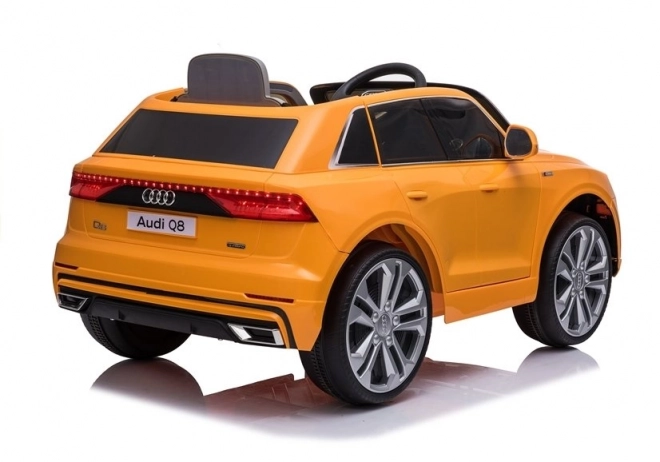 Gelber Audi Q8 Elektroauto für Kinder