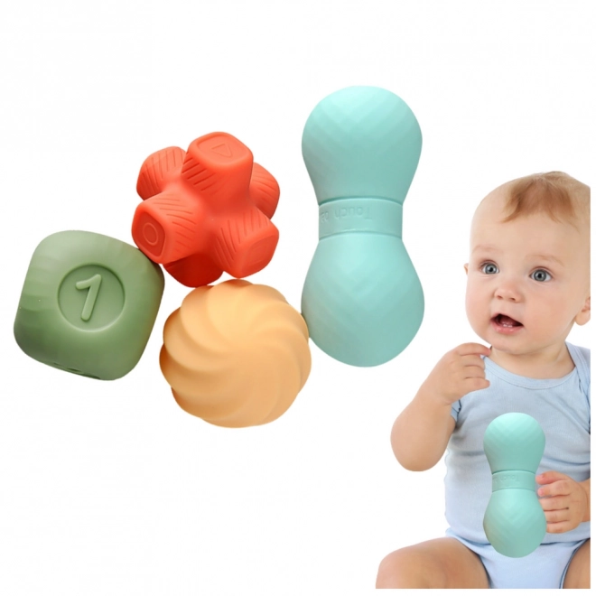 Set aus weichen sensorischen Spielzeugen und Würfeln