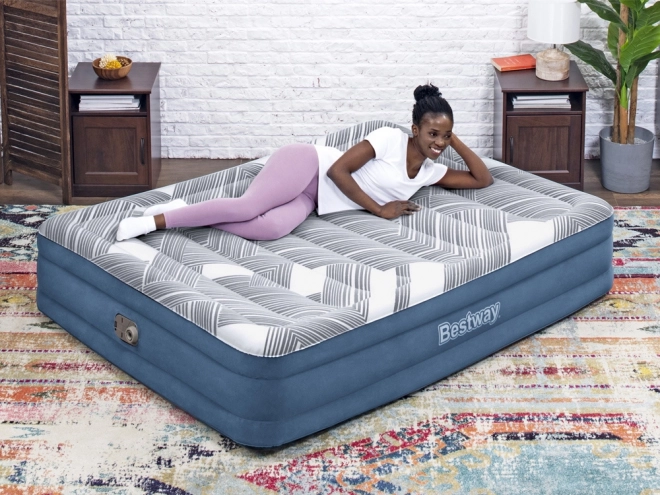Bequeme Matratze Bestway 2s Queen 203x152x36cm mit eingebauter Pumpe 6712Y