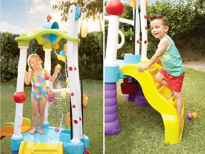 Kletterturm mit Wasserrutsche