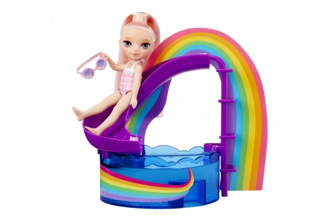 Rainbow High Kleine Schwester Spielset mit Pool