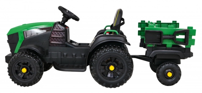 Titantraktor mit Anhänger grün