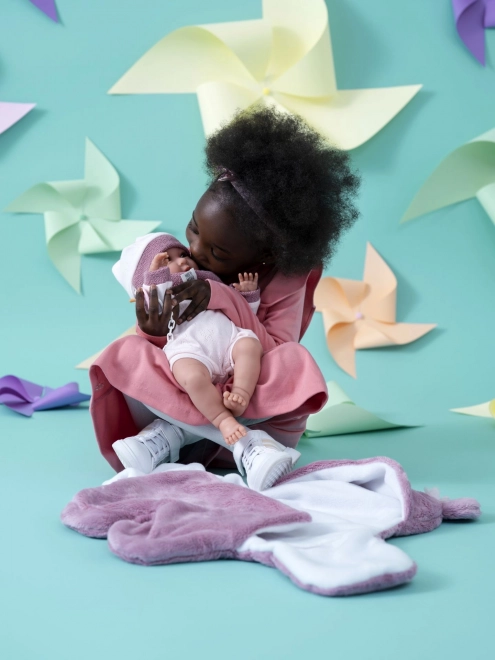 Realistische Baby-Puppe mit Geräuschen und weichem Stoffkörper