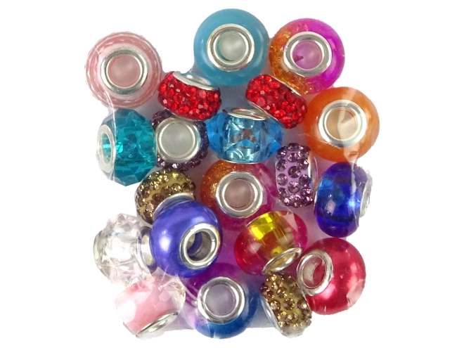 Bunte Perlen aus Metall und Glas