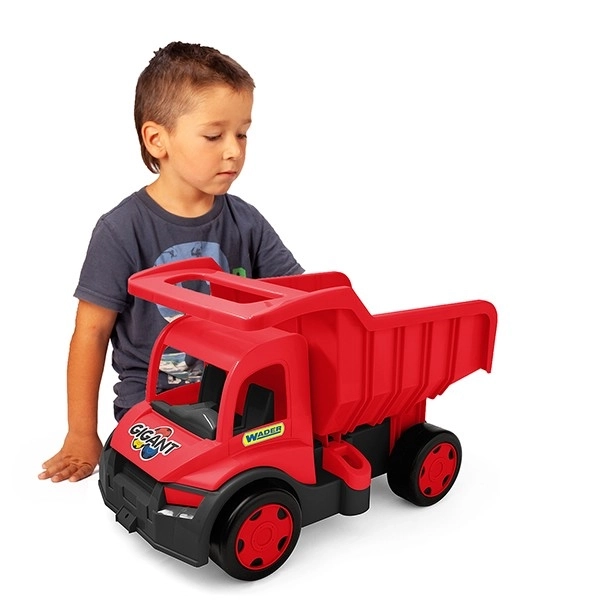 Riesiger roter LKW
