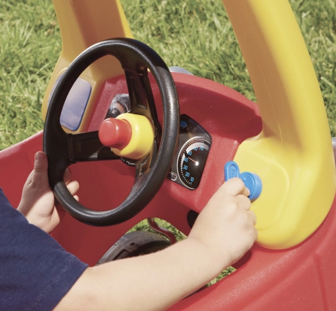 Kleines Tikes Cozy Coupe mit neuen Augen