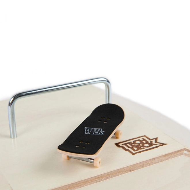 Tech Deck Holzrampe mit Fingerboard