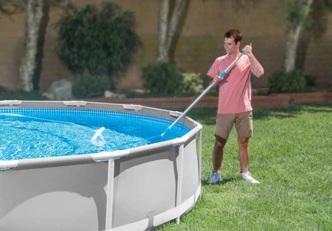 Poolreinigungszubehör mit Staubsauger und Netz