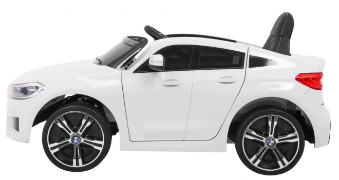 BMW 6 GT Weißes Auto mit Batterie + Fernbedienung + langsamer Start + EVA + Gurte + LED MP3