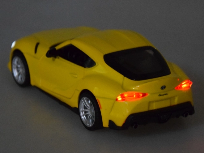 Metallisches Spielzeugauto Toyota GR Supra 1:31