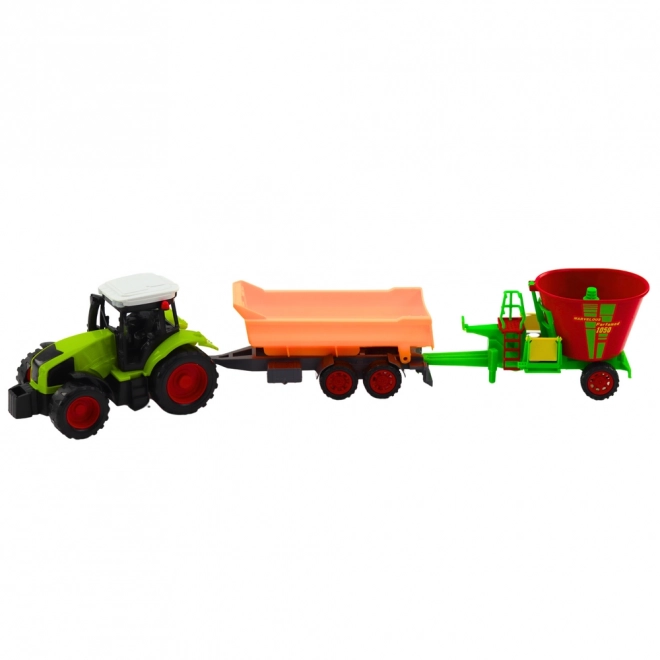 Traktor mit Anhänger und Futterwagen